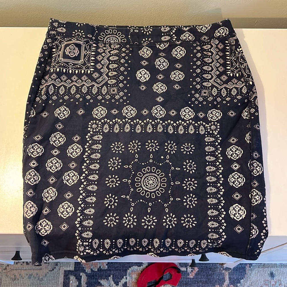 Bandana print pencil short skirt. Old Navy. Size medium.